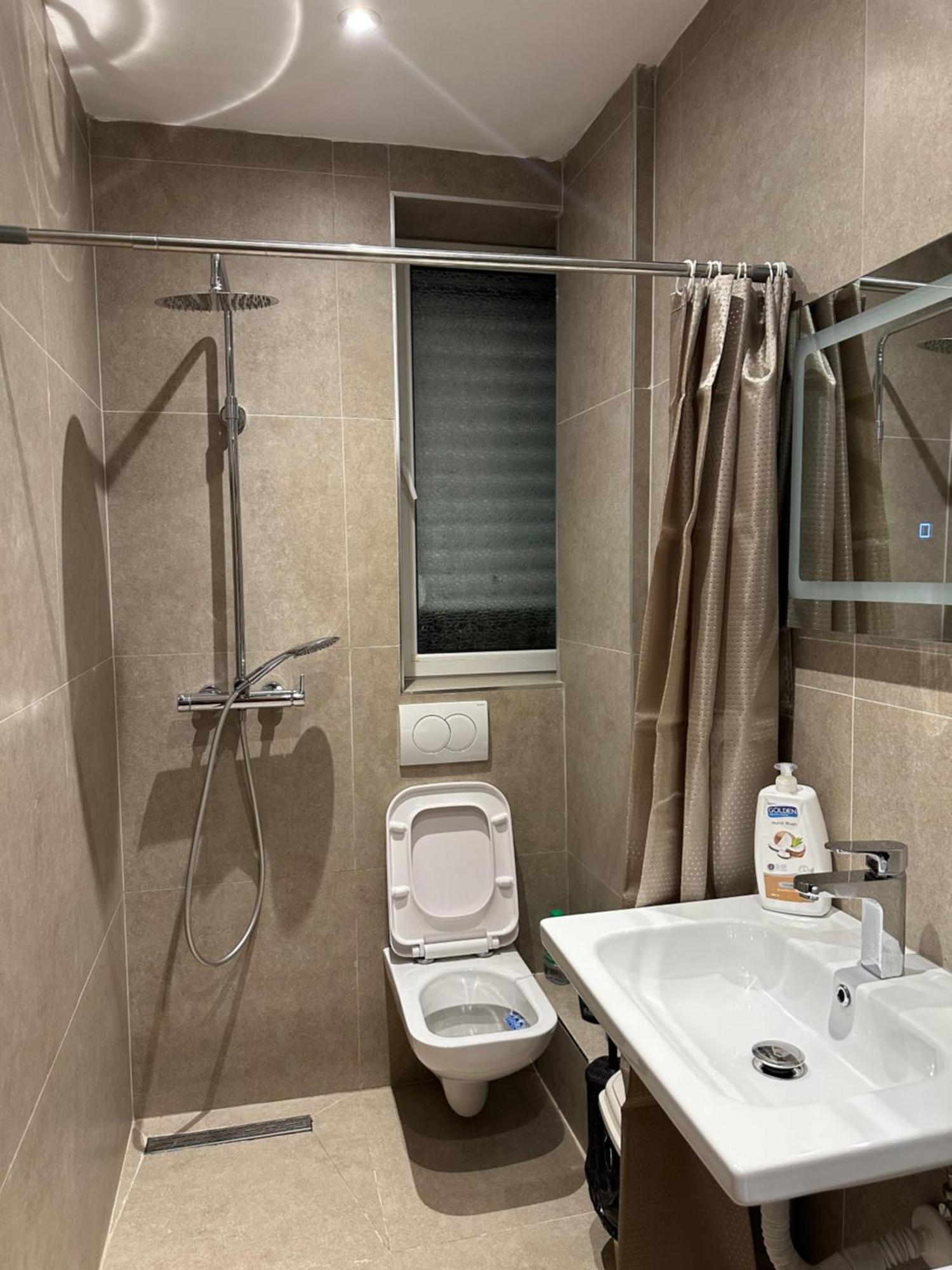 Tirana Home Bagian luar foto